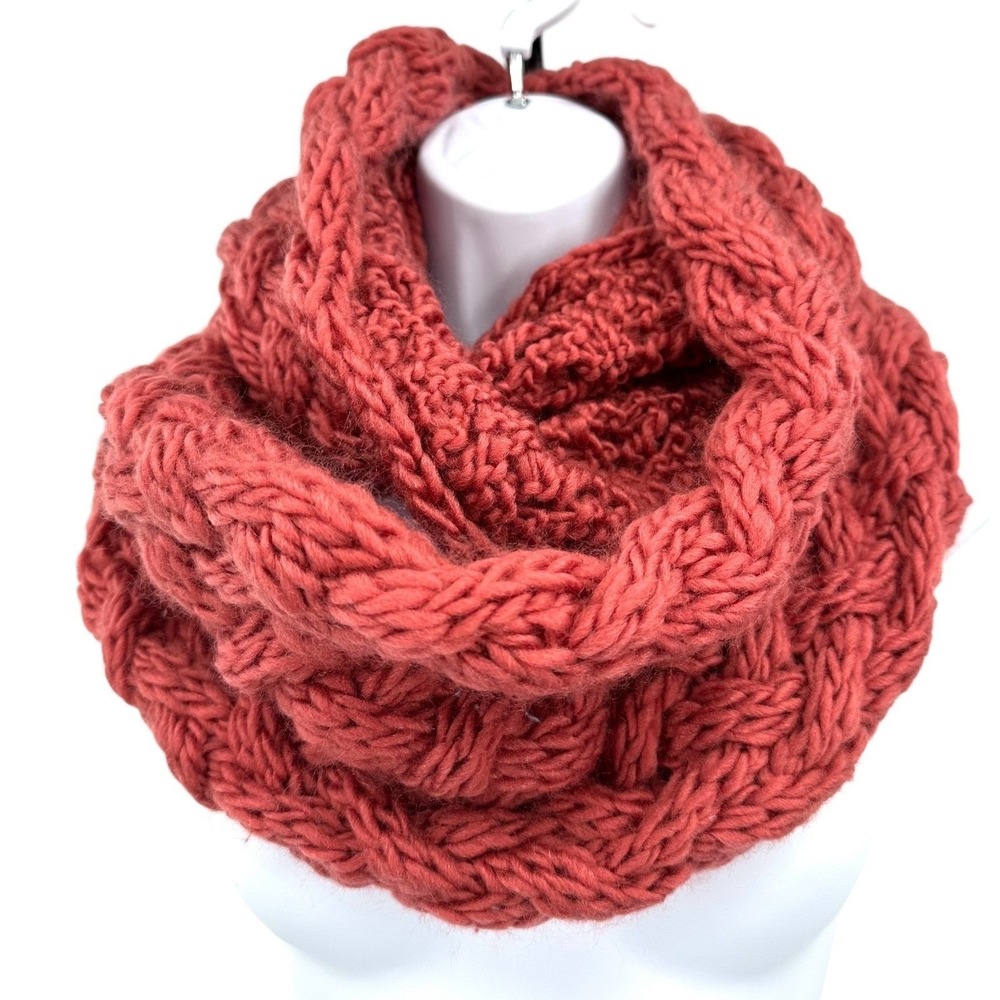 BASICO Infinity Scarf Simple Wear Chunky Knit Dry Rose NWT Neck Warmer